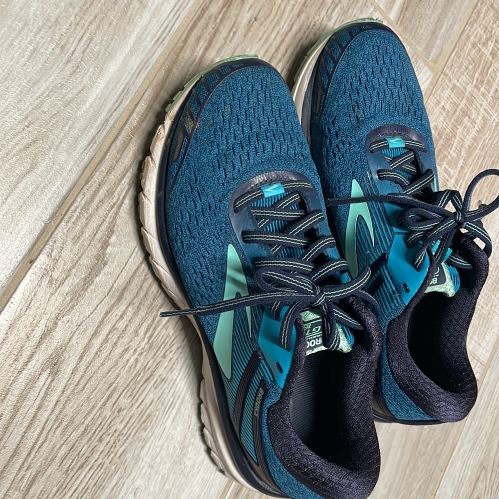 Brooks Women’s 7.5 Adrenaline GTS 18 turquoise teal navy